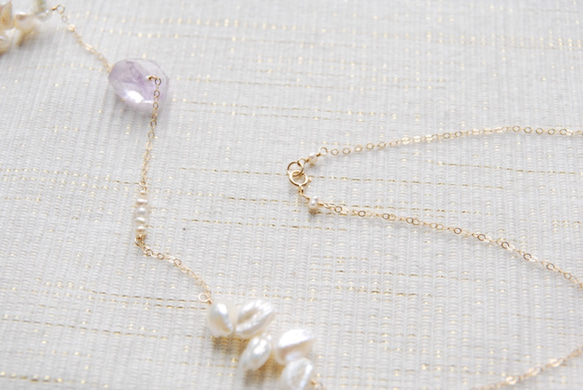羽毛般的珍珠和粗糙的岩石紫水晶長項鍊（14kgf） 第4張的照片
