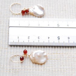 Petals Keshi Pearl和紅色水果耳環（14 kgf） 第5張的照片