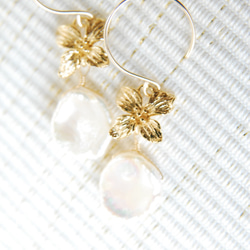 Keshi珍珠和花朵魅力耳環（14公斤） 第3張的照片