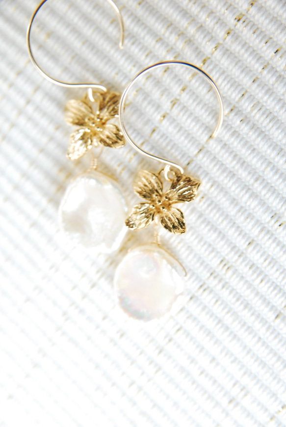 Keshi珍珠和花朵魅力耳環（14公斤） 第3張的照片