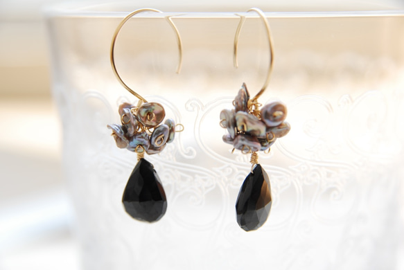 黑色尖晶石和罌粟珍珠尖耳環14kgf 第4張的照片