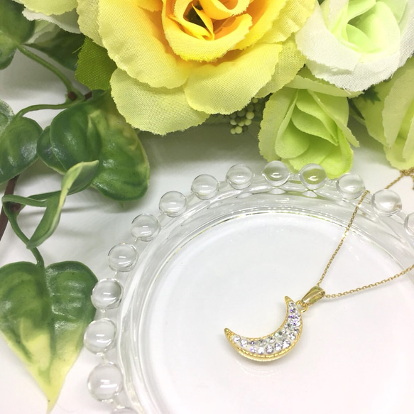 スワロフスキーの三日月ネックレス スワロデコ ネックレス・ペンダント  