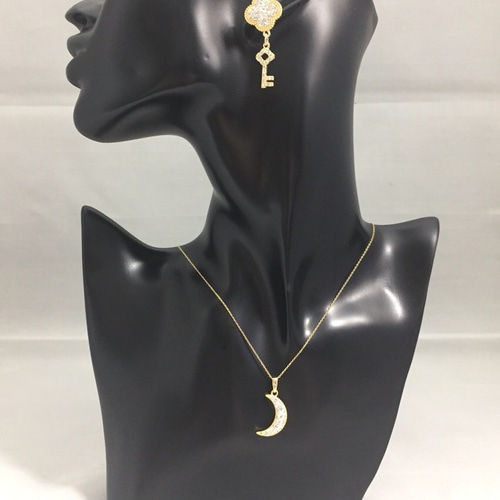 スワロフスキーの三日月ネックレス スワロデコ ネックレス・ペンダント  