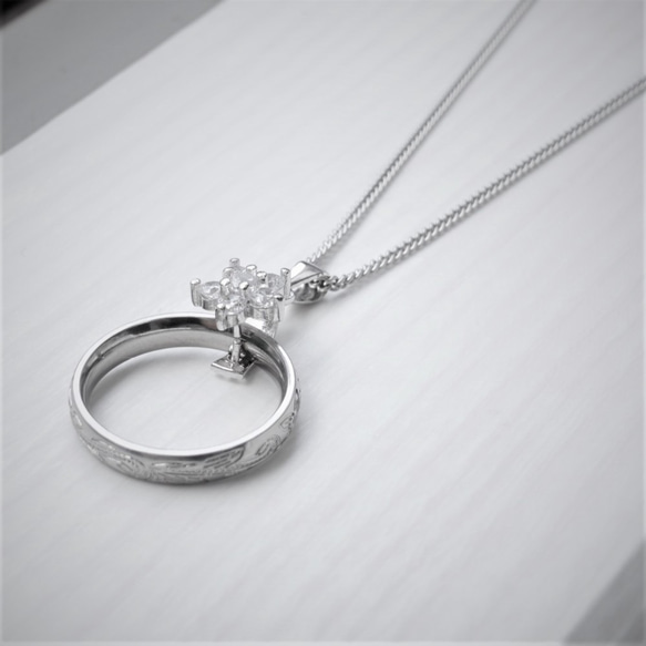 【再版】号数が合わなくなった大切なリングをネックレスに ジルコニア入りフラワーモチーフ 安心安全のステンレスチェーンつき 3枚目の画像