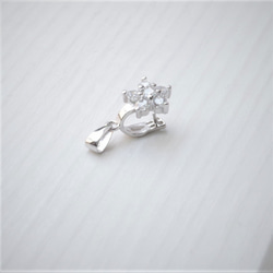 【再版】号数が合わなくなった大切なリングをネックレスに ジルコニア入りフラワーモチーフ 安心安全のステンレスチェーンつき 4枚目の画像