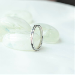 レインボーブラックシェルリング   肌に安心 アレルギーフリーなサージカルステンレス 刻印 名入れ ご褒美 2枚目の画像