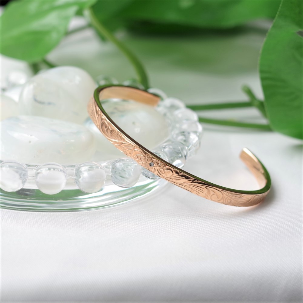 【単品】豪華★ハワイアンデザインプリンセスバングル フリーサイズ 肌に優しいサージカルステンレス 華やかなピンクゴールド