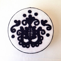 イーラーショシュ刺繍のソーイングボックス 3枚目の画像