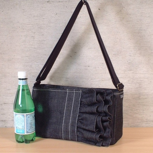 ブラックWデニム♡ハートフラワー刺繍の3wayバッグ♡リュック♡ストーン付き 5ab0f64ef85672b975d41a59df815f