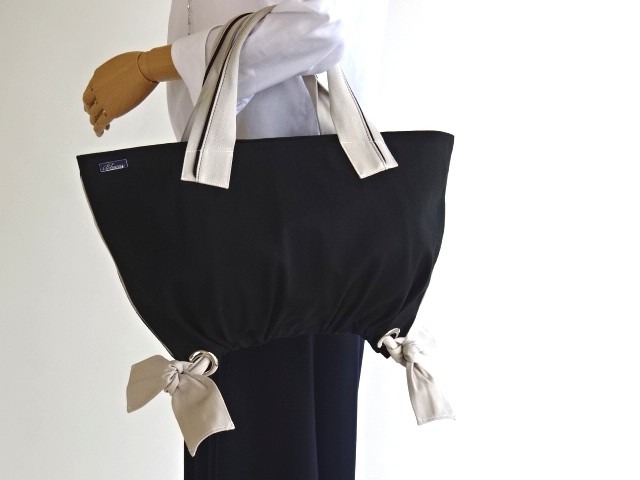 ぽってりボトムのバッグ　ブラック/サンドベージュ