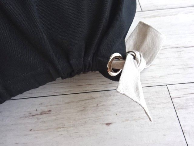 ぽってりボトムのバッグ　ブラック/サンドベージュ