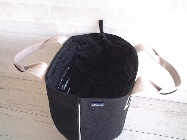 ぽってりボトムのバッグ　ブラック/サンドベージュ