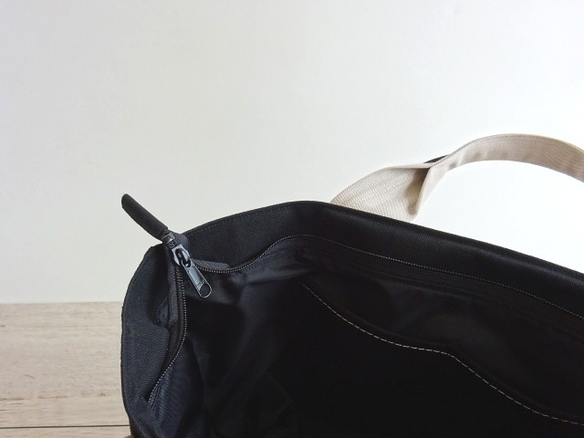 ぽってりボトムのバッグ　ブラック/サンドベージュ