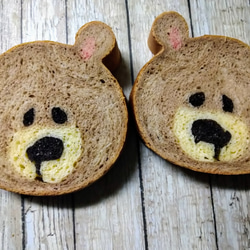 可愛い食パン。デコ食パン！ペンギンさんの食パン。金太郎飴みたいな切っても切っても可愛らしい絵柄が！天然着色料使用 2枚目の画像