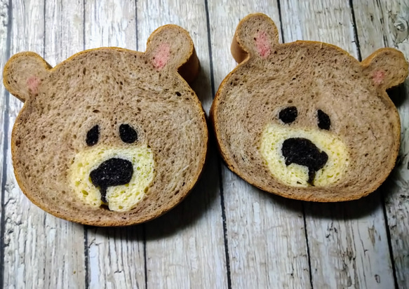 可愛い食パン。デコ食パン！ペンギンさんの食パン。金太郎飴みたいな切っても切っても可愛らしい絵柄が！天然着色料使用 2枚目の画像