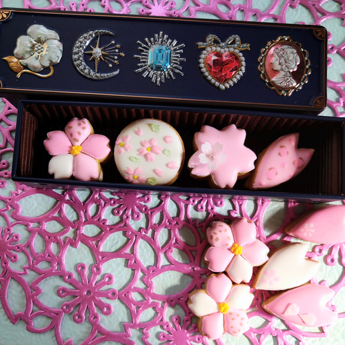 桜ハンドメイド2025』桜のアイシングクッキー。ビジュー缶 桜ハンドメイド2025』桜のアイシングクッキー。ビジュー缶