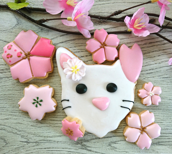『桜ハンドメイド2023』『桜猫』春色桜のアイシングクッキー 大きな桜猫のクッキー 2枚目の画像