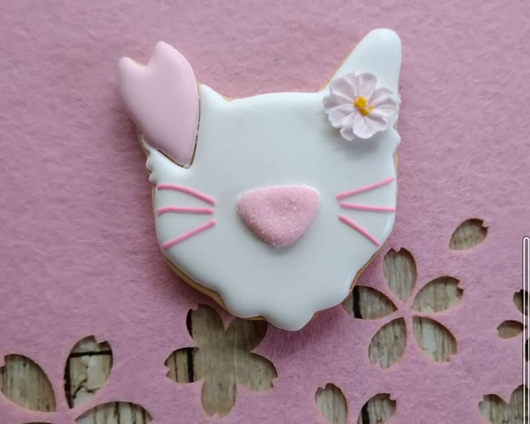 『桜ハンドメイド2023』『桜猫』春色桜のアイシングクッキー 大きな桜猫のクッキー 3枚目の画像
