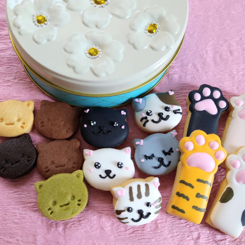 クッキーセットで「ねこ」「うさぎ」が選べるようになりました🐈🐇✨ 「りす」「こぐま」と合わせて4種類からじっくり選んでください！ ※受注生産の クッキーセットです 🛜プロフィール欄リンク「オンラインストア」より🔗 どうぞよろしクマ🐻 #henteco #henteco森の洋菓子 ... 猫のクッキーキット。