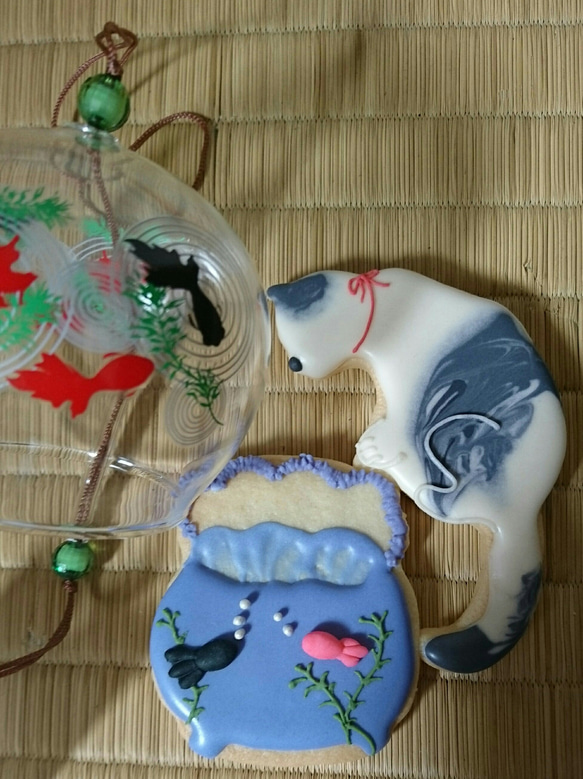 夏のアイシングクッキー「浴衣と猫と金魚鉢」白砂糖不使用　身体に優しいアイシングクッキー 4枚目の画像