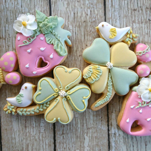 身体に優しいアイシングクッキー」小鳥とクローバーのアイシング