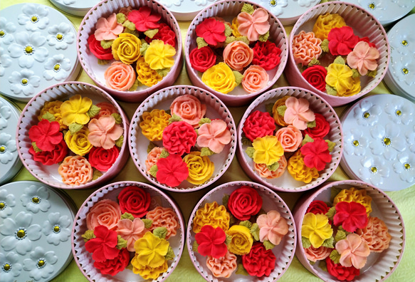 あんフラワークッキー！花グルメ　食べられるお花！プレゼントにも。餡子のお花。※グルテンフリーお花のクッキー缶 1枚目の画像