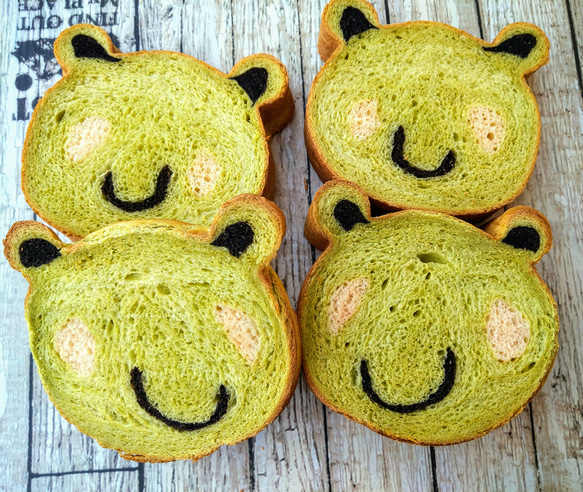 可愛い食パン。デコ食パン！カエルさんの食パン。金太郎飴みたいな切っても切っても可愛らしい絵柄 2枚目の画像