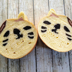 可愛い食パン。デコ食パン！カエルさんの食パン。金太郎飴みたいな切っても切っても可愛らしい絵柄 7枚目の画像