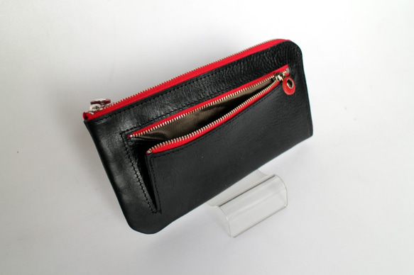 イタリアンレザーの黒の長財布　（赤いファスナー） 2枚目の画像