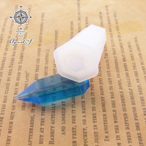 874 大きめ水晶入り　台座　レジン　プレート　オルゴナイトなどに Amazon.co.jp: 鉱石 シリコンモールド オルゴナイト 標本