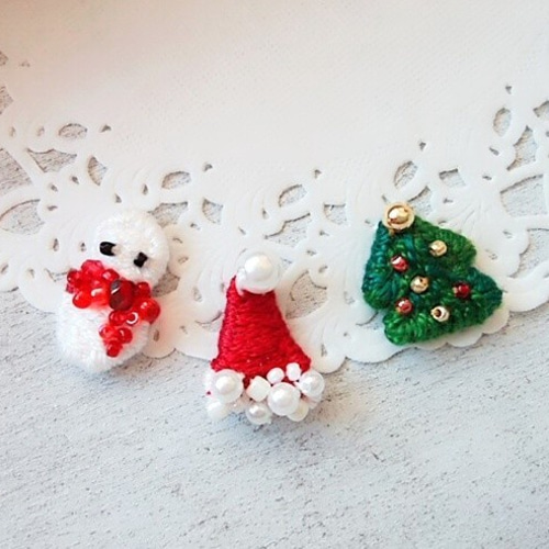 選べる！冬のイヤリング／ピアス＊ビーズ刺繍のサンタ・スノーマン