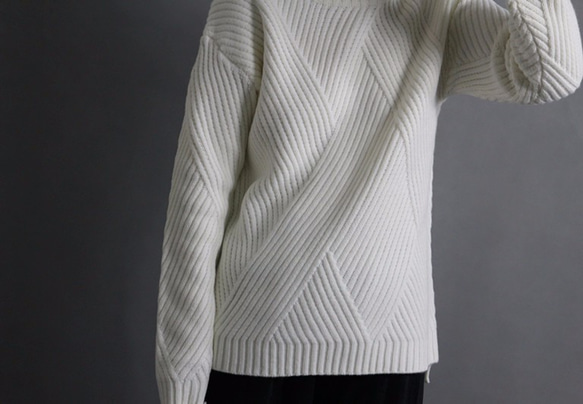 シンプル大きいサイズゆったり四角形編みハイネットセーター 4枚目の画像