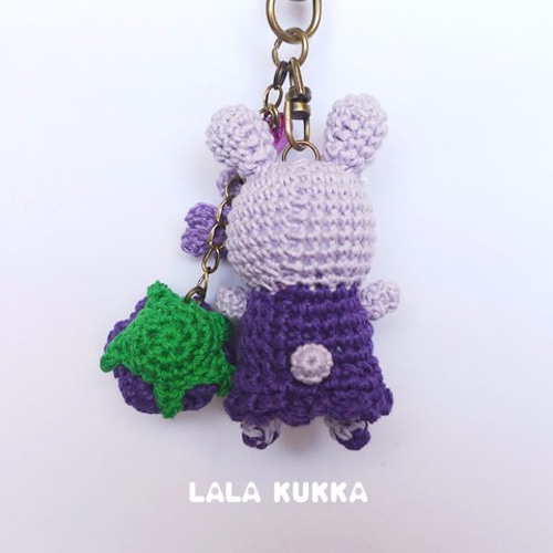 パープルうさちゃん＆紫のバラのあみぐるみキーホルダー／バッグ