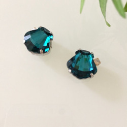 ■Swarovskiマリンブルーのシーシェルピアス■ 3枚目の画像