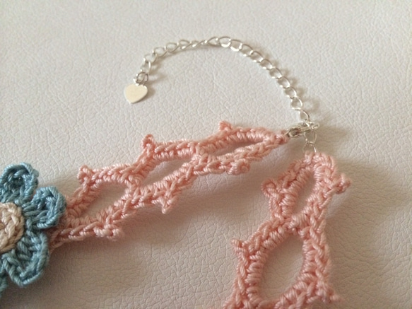 レース編みの春色お花畑ネックレスＢ（crochet necklace) 4枚目の画像