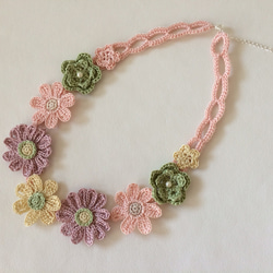 レース編みお花畑ネックレス2（crochet necklace) 1枚目の画像