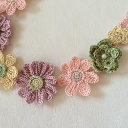 レース編みお花畑ネックレス2（crochet necklace) 3枚目の画像