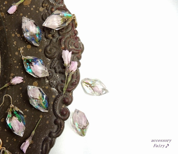桜の宝石樹脂ノンホールピアス＊ソメイヨシノ＊本物のお花（ネジバネイヤリング・フープイヤリングもございます） 2枚目の画像