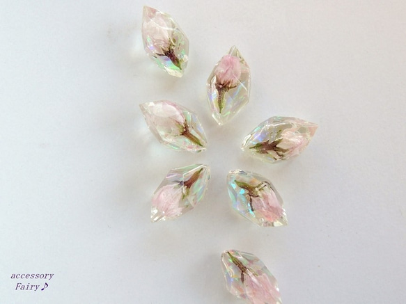 桜の宝石樹脂ノンホールピアス＊ソメイヨシノ＊本物のお花（ネジバネイヤリング・フープイヤリングもございます） 8枚目の画像