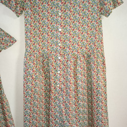 リバティ親子ペア フレヤー袖ワンピース
        (赤、黄、青花柄) 3枚目の画像