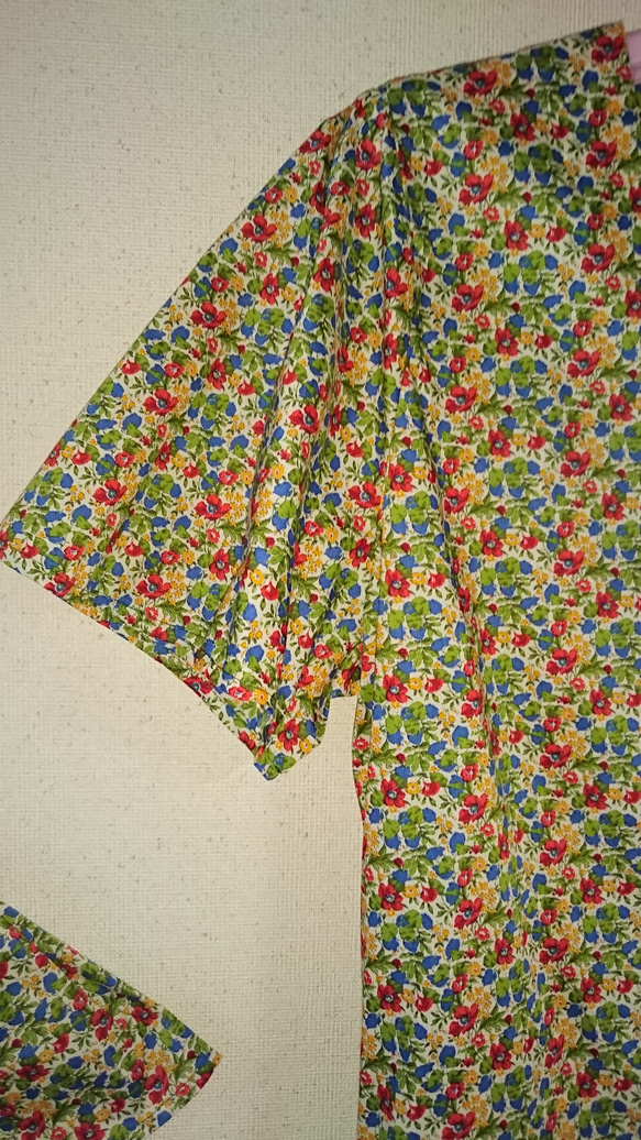 リバティ親子ペア フレヤー袖ワンピース
        (赤、黄、青花柄) 5枚目の画像