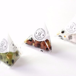 ３種類の豆菓子のテトラ包装セット【みっついろまめ】クリスマスラッピング 3枚目の画像