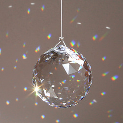 Crystal Ball 40mm（クリア）サンキャッチャー 　虹が飛び出す魔法のガラス玉 1枚目の画像