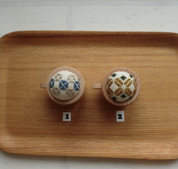 【再販】コーヒーカップの小さなピンクッション（こぎん刺し・シリーズ１）再販 2枚目の画像