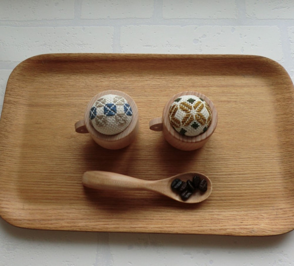 【再販】コーヒーカップの小さなピンクッション（こぎん刺し・シリーズ１）再販 4枚目の画像