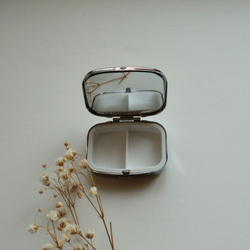 【再販】こぎん刺しのピルケース（アクセサリーケース）イエロー・スクエアⅯ 4枚目の画像