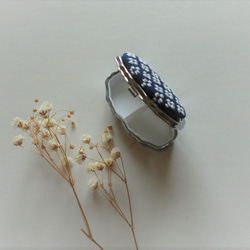 こぎん刺しのピルケース（オーバルS・紺×白） 2枚目の画像