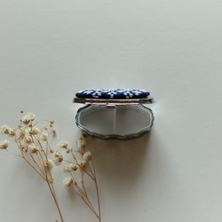 こぎん刺しのピルケース（オーバルS・紺×白） 3枚目の画像