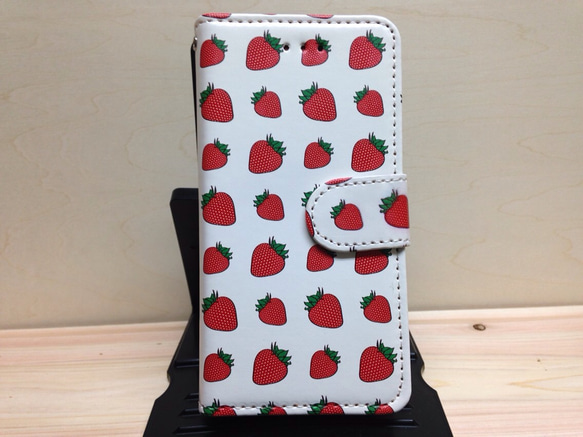 新品送料無料 iPhoneケース 手帳型イチゴいちご苺 2枚目の画像