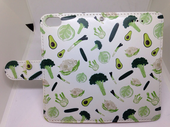 新品送料無料iPhoneケース　手帳型　緑の野菜 1枚目の画像